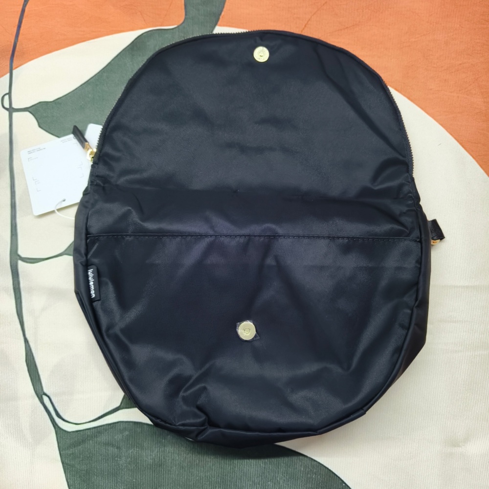 Lululemon All Night Festival Bag Micro 5L | Black Crossbody (BNWT) - Picture 3 of 4